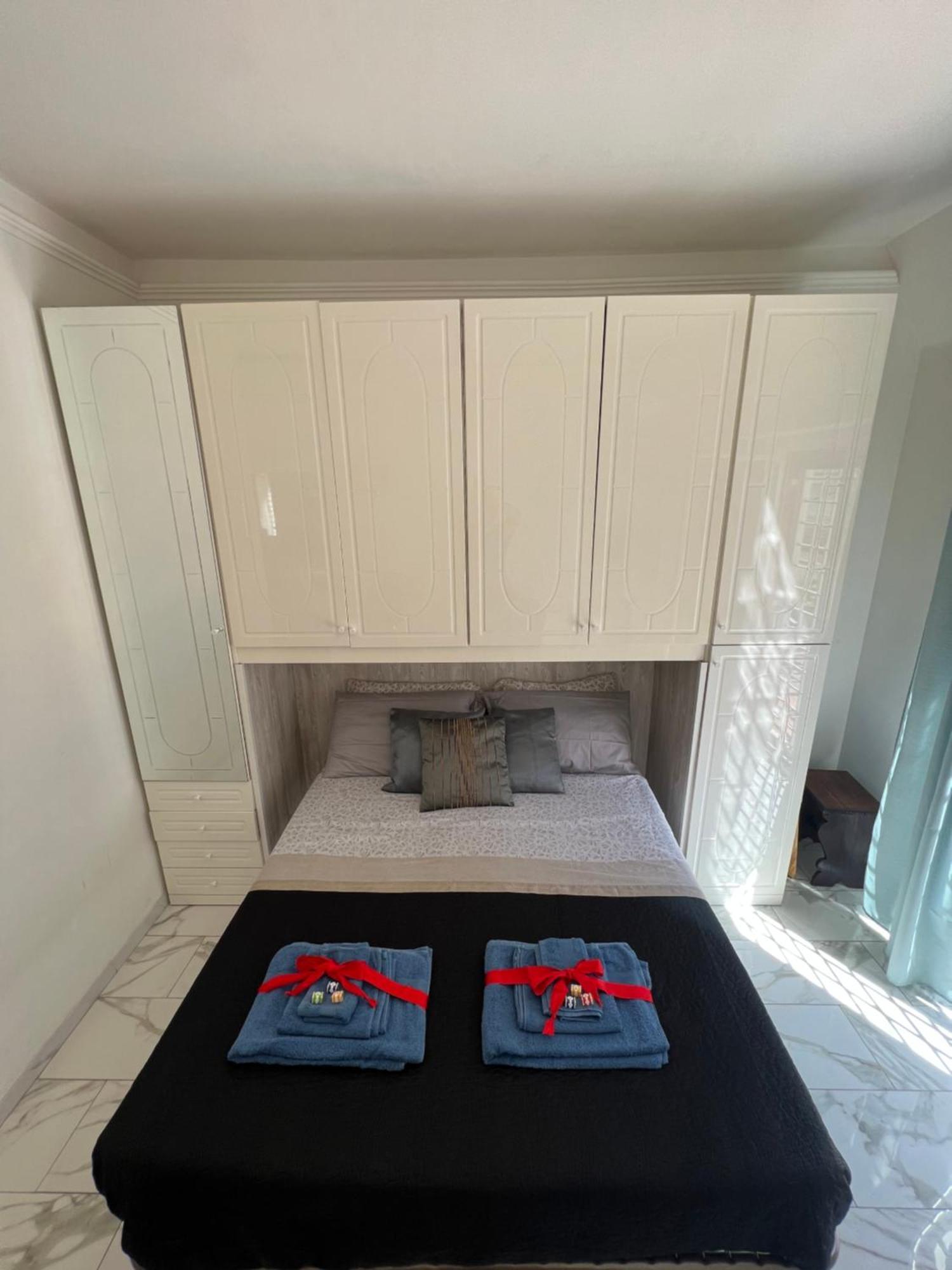Metro A Apartment